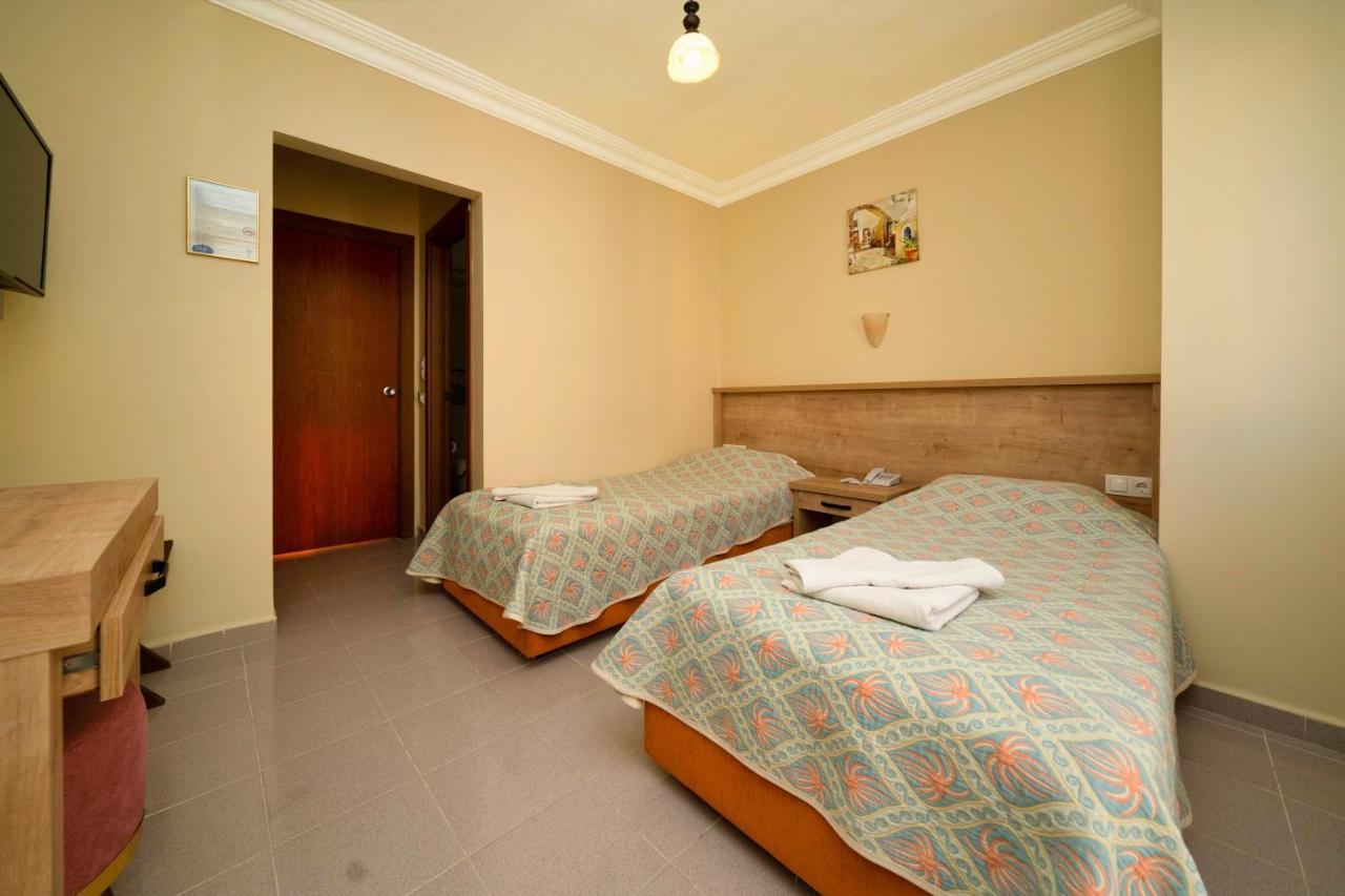 Standard Double or Twin Room,1211478028:JPEG
