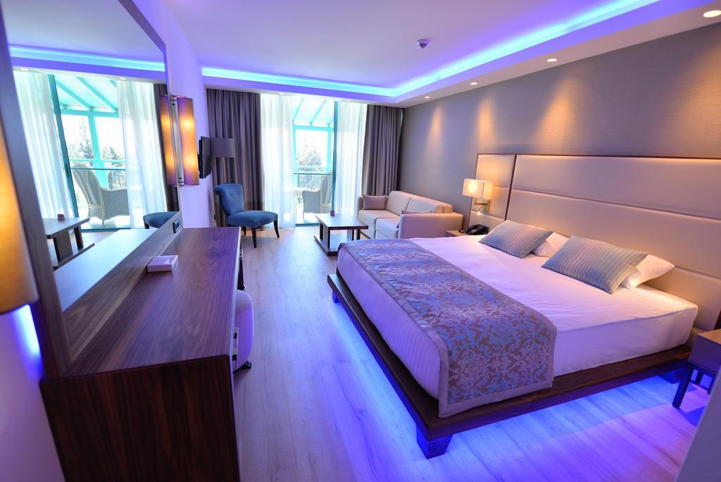 Deluxe Doppelzimmer mit teilweisem Meerblick