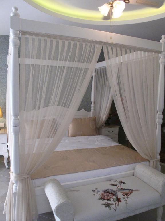 Deluxe Suite with Spa Bath