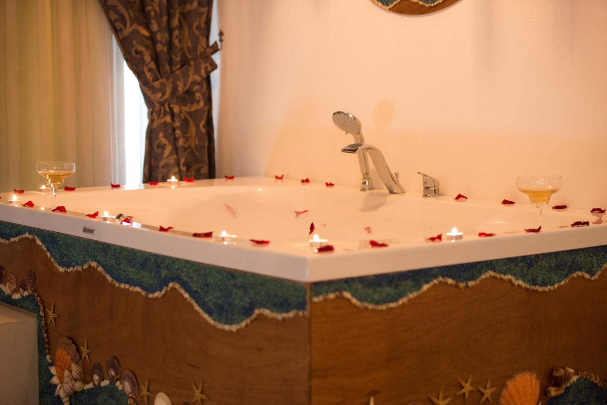 Honeymoon Room,806156898:JPEG