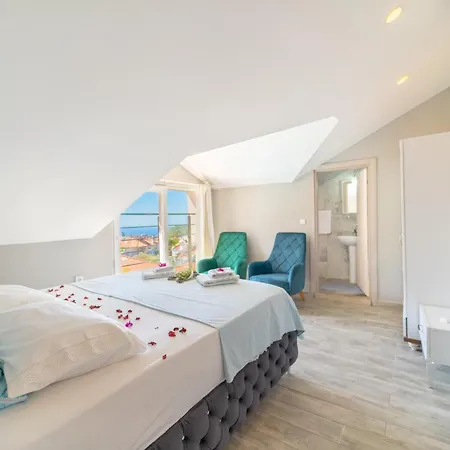 Stunning Suite In Oeluedeniz With Seaview And Pool-3