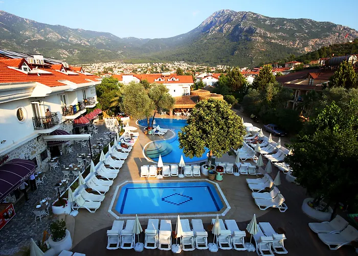 Pinehill Hotel & Suites